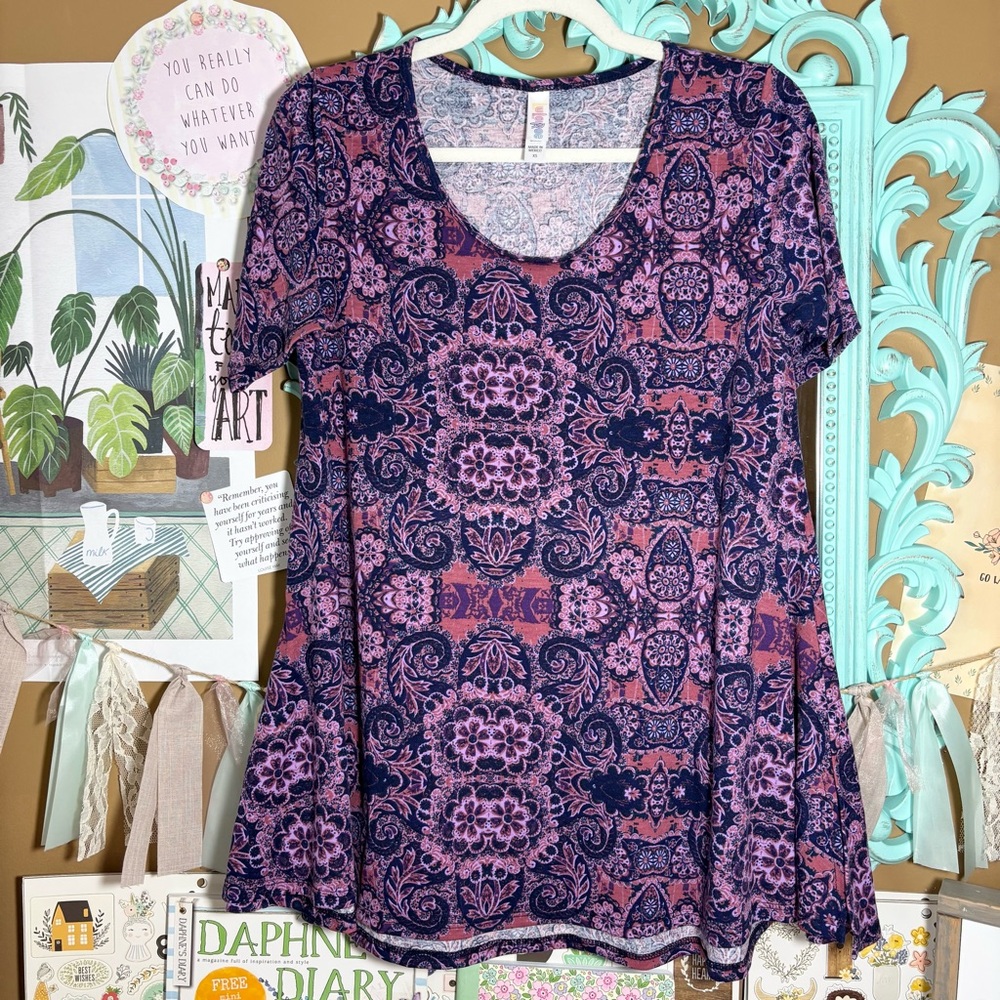 LuLaRoe Simply Comfortable Purple Paisley Short Sleeve Top Shirt Women’s Size XS